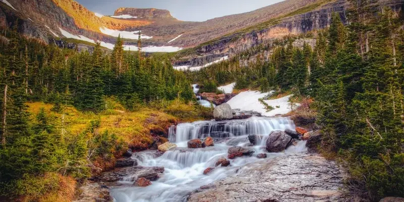 Khám phá vẻ đẹp ảnh phong cảnh con suối chảy qua hẻm đá