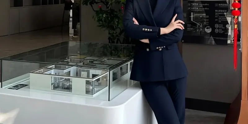 Ngắm loạt ảnh gái mặc đồ công sở quyến rũ và tinh tế