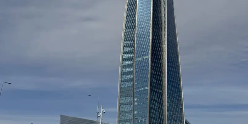 Bí ẩn đằng sau ảnh Lakhta Center tòa tháp cao nhất châu Âu