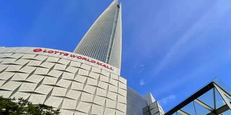 Bộ ảnh Lotte World Tower mang vẻ đẹp bí ẩn giữa lòng Seoul