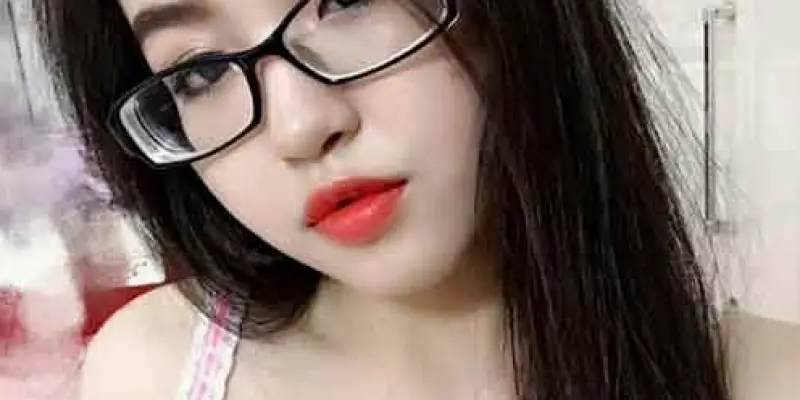 Bộ sưu tập 34 ảnh gái xinh đeo kính cute dễ thương nhất 2026