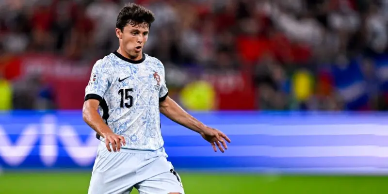Góc nhìn chuyên gia về tài năng của João Neves hiện tượng tuyến giữa PSG