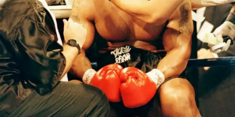 Phân tích sự nghiệp và lối đánh hủy diệt của huyền thoại Mike Tyson