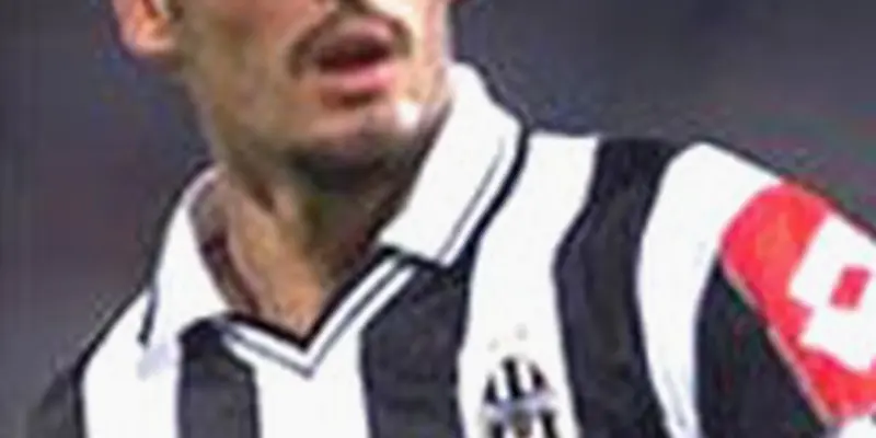 Hành trình sân cỏ của hậu vệ Gianluca Zambrotta dưới góc nhìn chuyên gia