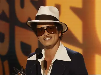 Những bức ảnh Bruno Mars chưa từng được công bố trước đây