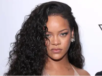 Ảnh Rihanna nóng bỏng gây bão truyền thông toàn cầu