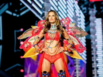 Ảnh Alessandra Ambrosio gợi cảm và sang trọng hút hồn