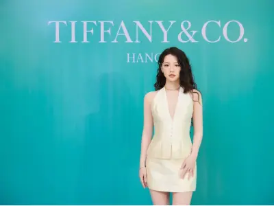 Ngắm trọn bộ ảnh AMEE xinh đẹp ngọt ngào khiến fan say mê
