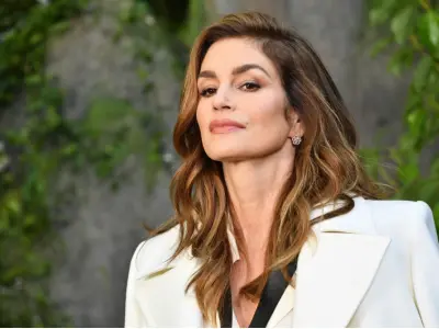 Cindy Crawford và vẻ đẹp vượt thời gian khiến fan say mê