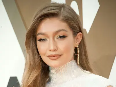 Bộ ảnh Gigi Hadid nóng bỏng khiến giới mộ điệu phát cuồng