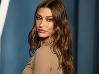 Chiêm ngưỡng ảnh Hailey Bieber chuẩn biểu tượng sắc đẹp