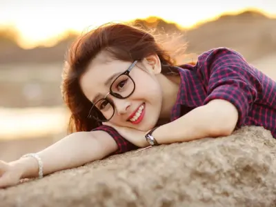 Bộ hình nền gái k7 đeo kính cho điện thoại cực dễ thương