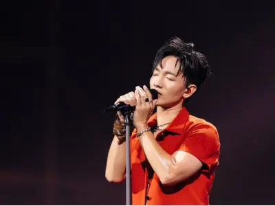 Ảnh Hoàng Dũng điển trai khiến cộng đồng mạng xôn xao