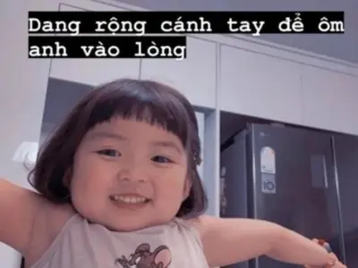 Meme ôm dễ thương lan tỏa cảm xúc yêu thương