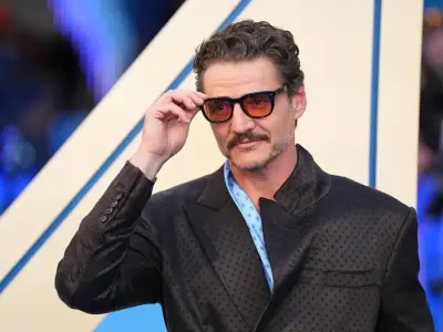 Ảnh Pedro Pascal quyến rũ với nụ cười tỏa sáng màn ảnh