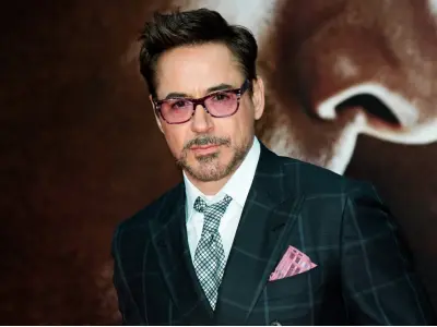 Hình ảnh Robert Downey Jr. với phong cách trẻ trung