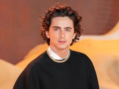 Hình ảnh Timothée Chalamet phong cách gây sốt truyền thông