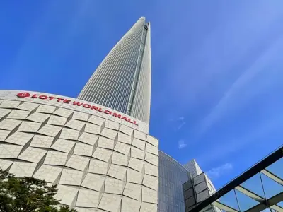 Bộ ảnh Lotte World Tower mang vẻ đẹp bí ẩn giữa lòng Seoul